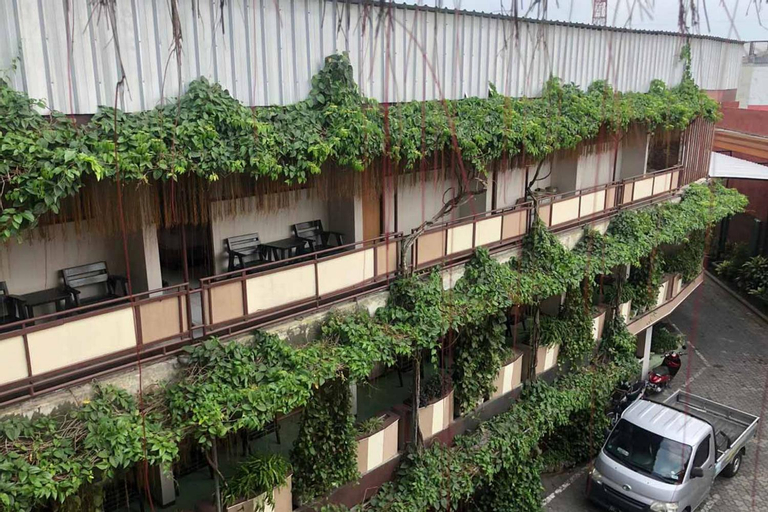Exterior & Views 27