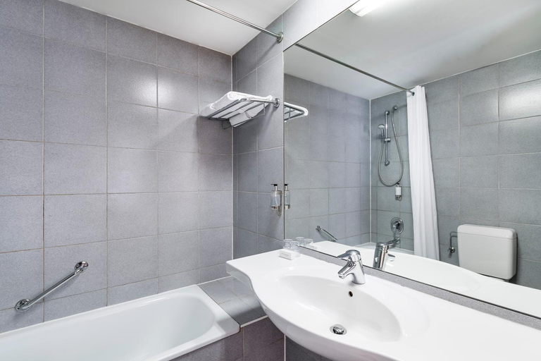 Bathroom 3, Astoria Hotel Antwerp, Antwerpen