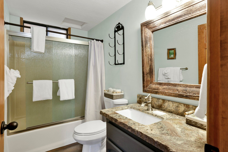 Bathroom 4, Lazy Llama Lodge #2150, San Bernardino