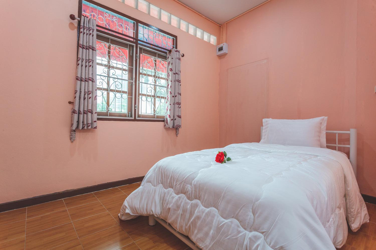 Bedroom 2, Gaiwandhanat Homestay4 near MRT, free WiFi, Bang Plad