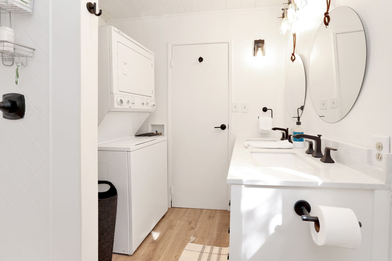 Bathroom 4, Tomeny Cabin #2338, San Bernardino