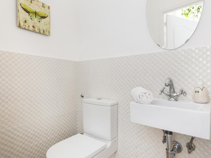 Bathroom 2, Sitges Spaces Beach House-4 bedrooms, Large Terrace, Center-Beach, Barcelona