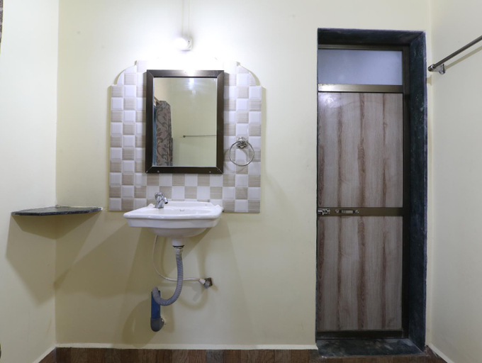 Bathroom 3, Hotel Rosary House Mavlan, Sindhudurg