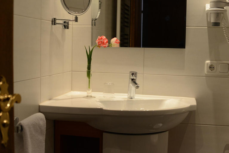Bathroom 5, Gasthof & Hotel Goldene Krone, Kitzingen