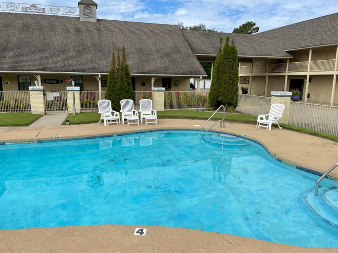 Sport & Beauty 4, Riverwood Inn, Pike