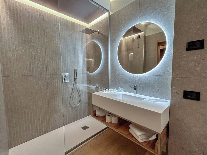 Bathroom 4, Alevic Hotel Sirmione, Brescia