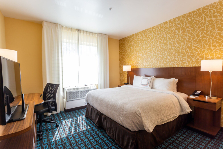 Bedroom 3, Fairfield Inn & Suites by Marriott Bay City, Matagorda