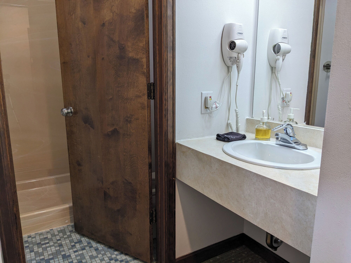 Bathroom 4, South Side Inn - Burlington, Chittenden