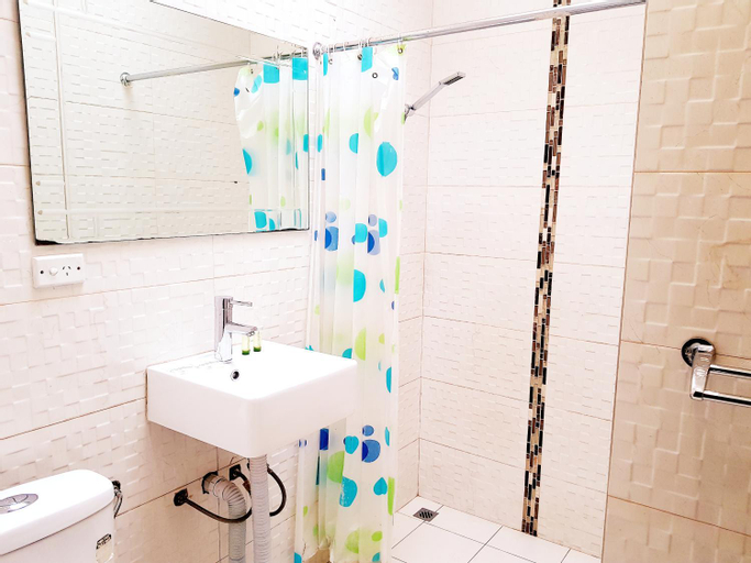 Bathroom 16