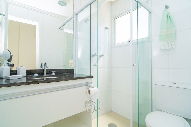 Bathroom 3, Elegante Apartamento em Enseada no Guarujá, Guarujá