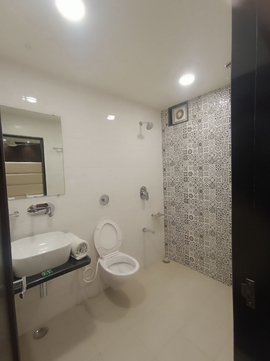 Bathroom 2, Abu Inn, Mount Abu - The Luxury Boutique Stay, Sirohi