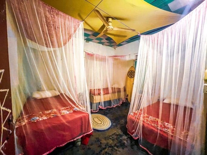Bedroom 2, MALLARA Surf Chill Homestay, Pothuvil