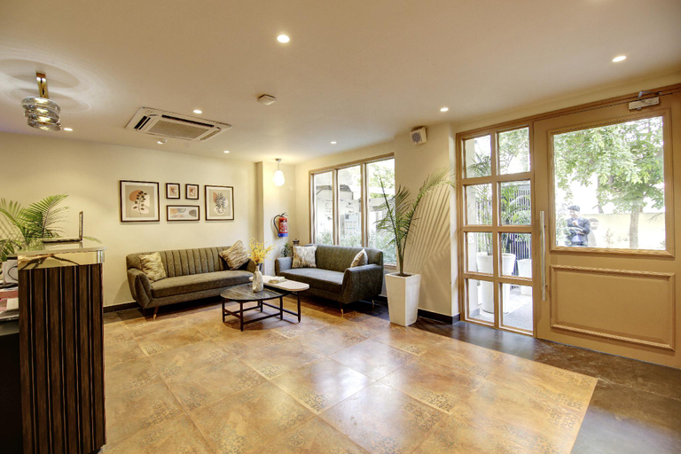 Public Area 3, Saltstayz Select - Golf Course Road & Sector 27, Gurgaon