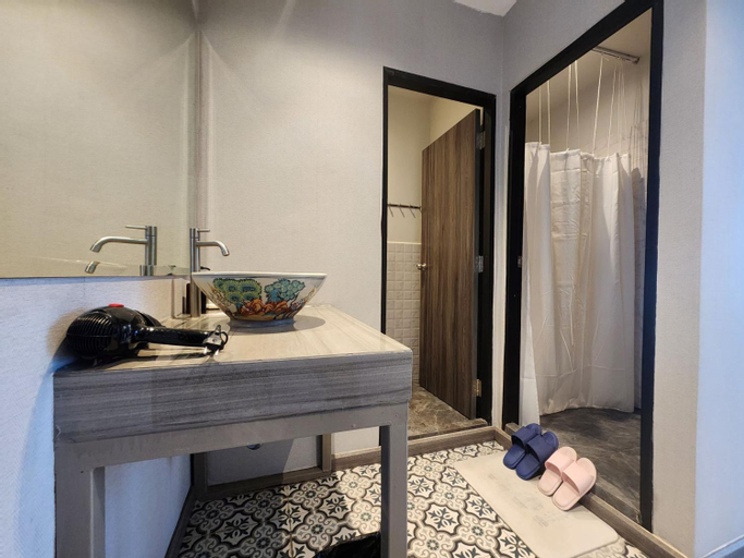 Bathroom 15