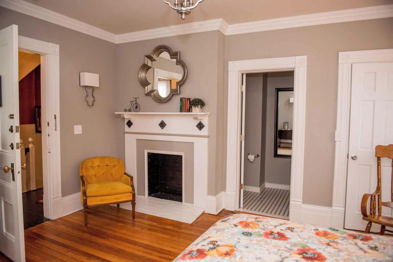 Bedroom 2, Springside Inn, Cayuga