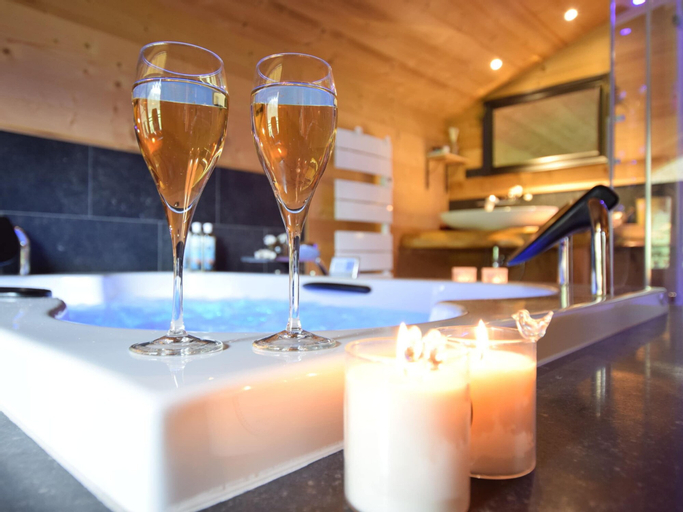 Food & Drinks 4, Chalet in Arville with Swimming Pool, Luxembourg