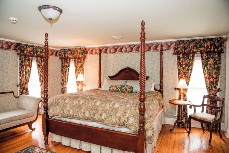 Bedroom 5, Springside Inn, Cayuga