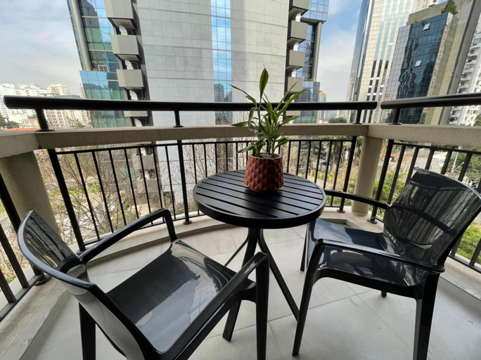 Exterior & Views 28