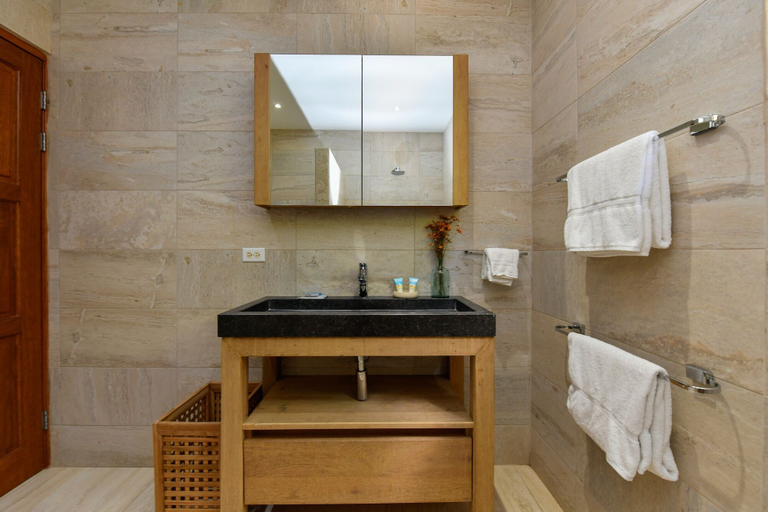 Bathroom 4, Secluded Villa With Pool3min to Beachfree Utilities
