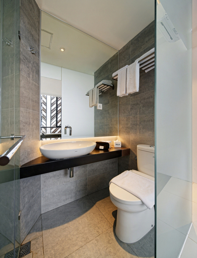 Bathroom 5, Delua Hotel, Jakarta Barat