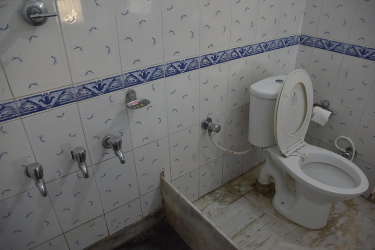 Bathroom 3, Hotel Himshikhar, Pithoragarh