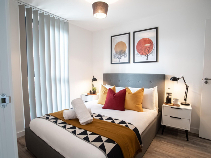 Room 4, One Super King Bedroom Kelham Island by Belvilla, Sheffield