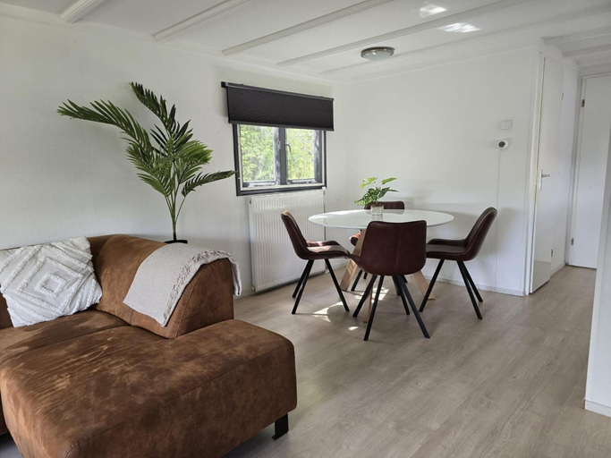 Dining 5, Home in the Dancing Forest, Barneveld