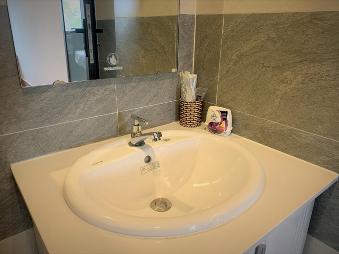 Bathroom 1, Tron Home, Sơn Tịnh