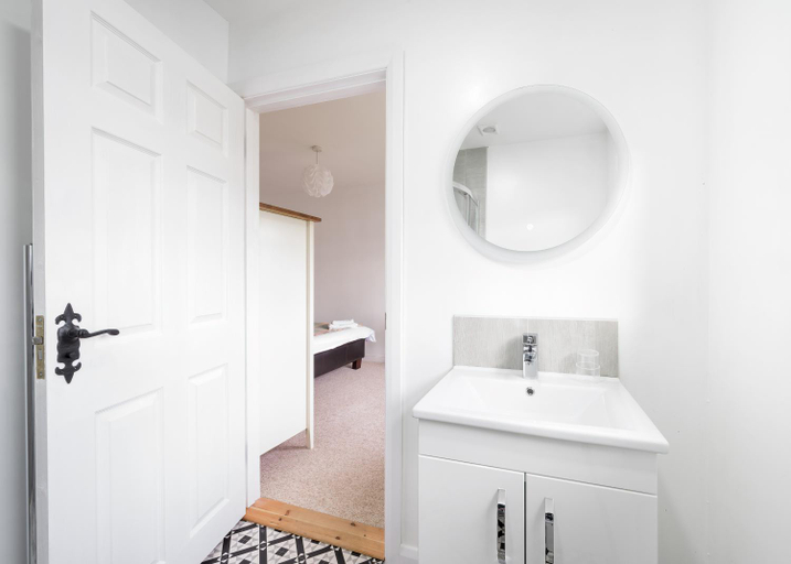 Bathroom 5, The Willows B&B and Orchard Self Catering Studios, Causeway Coast and Glens