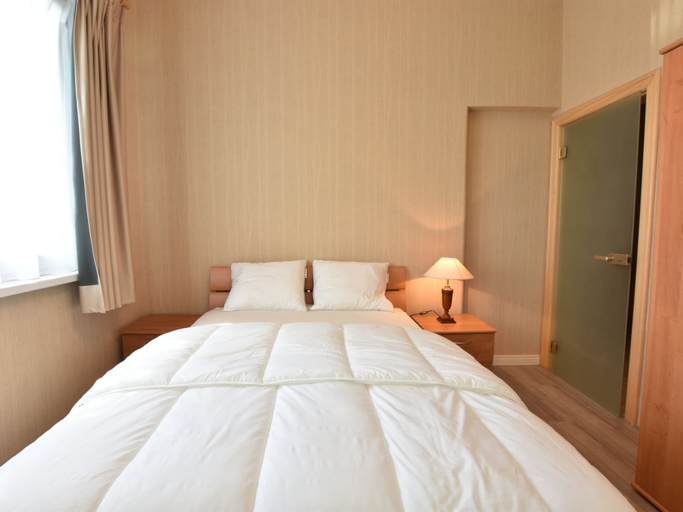 Bedroom 2, Former Hotel in the Centre and Near the Beach in Panne, West-Vlaanderen