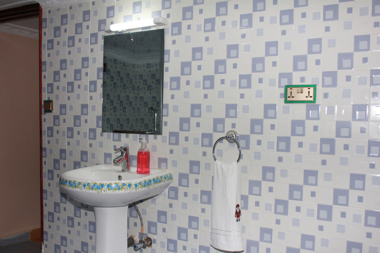 Bathroom 3, Kijabe Sunset View Guesthouse, Lari