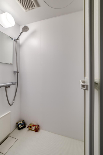 Bathroom 2, Diamond Moon Palace Takadanobaba,2 stops to Shinjuku, Shinjuku