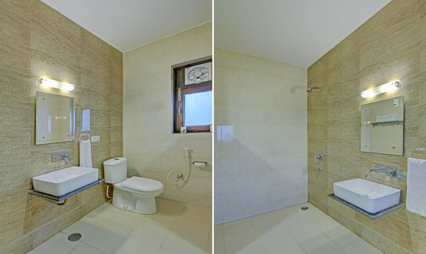 Bathroom 4, Itsy Hotels Swastika Inn Sector 26, Gautam Buddha Nagar