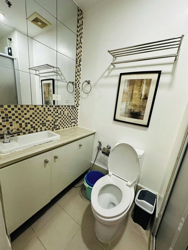 Bedroom 2, One Bedroom WBalcony Near Bgc Netflix, Taguig