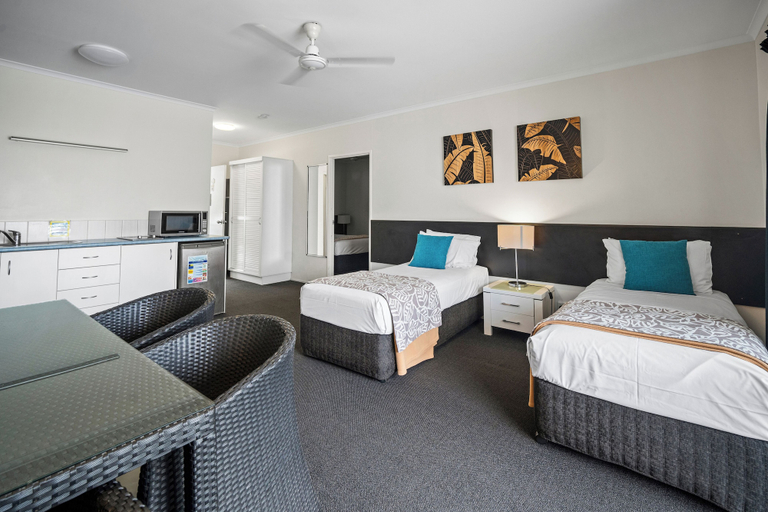 Bedroom 4, Colonial Palms Motor Inn, Whitsunday