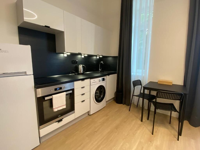 Others 5, Figaro Suites, Praha 5