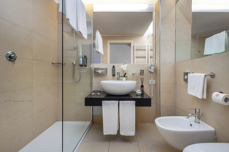 Bathroom 4, Hotel Meandro - Lake View, Brescia