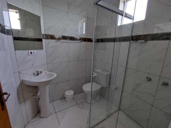 Bathroom 4, Liv Hotel, Porto Ferreira