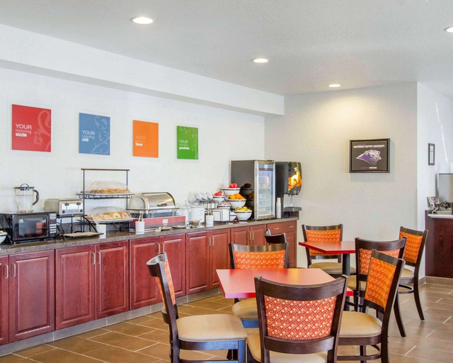 Food & Drinks 5, Comfort Inn Bolivar, Polk