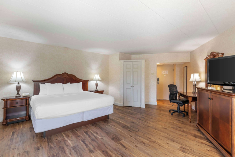 Bedroom 3, Best Western Plus Steeplegate Inn, Scott