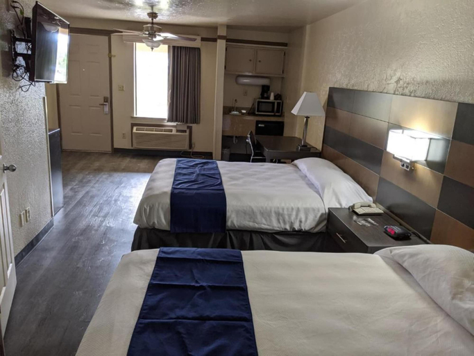 Bedroom 3, Atrium Inn, Pecos