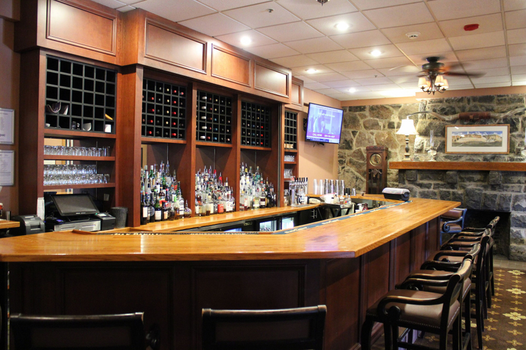 Food & Drinks 5, Mountain Lake Lodge, Giles