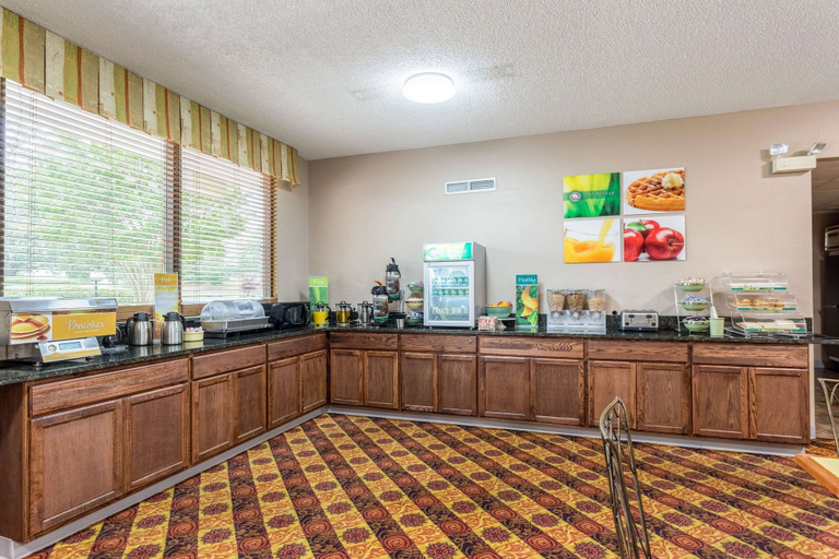 Food & Drinks 3, Quality Inn Heber Springs, Cleburne