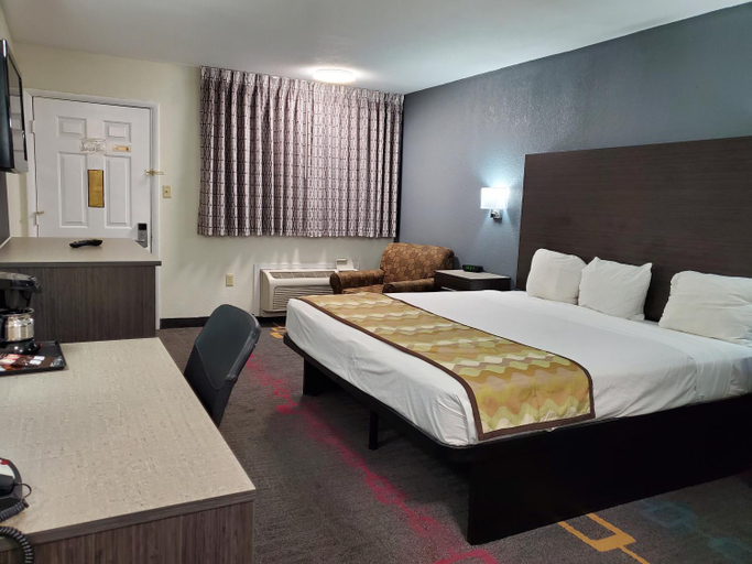 Bedroom 3, Days Inn by Wyndham Lawton, Comanche