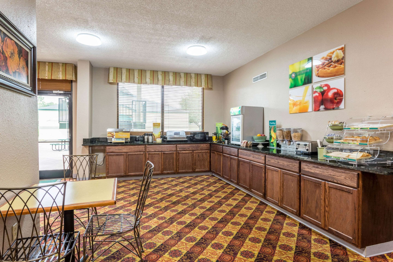 Food & Drinks 5, Quality Inn Heber Springs, Cleburne