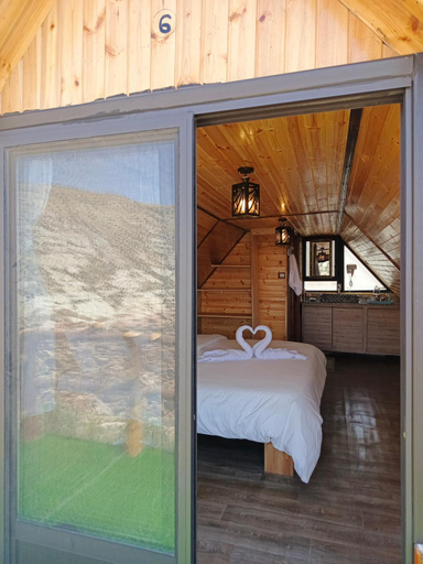 Bedroom 2, Dana luxury huts, Bsaira