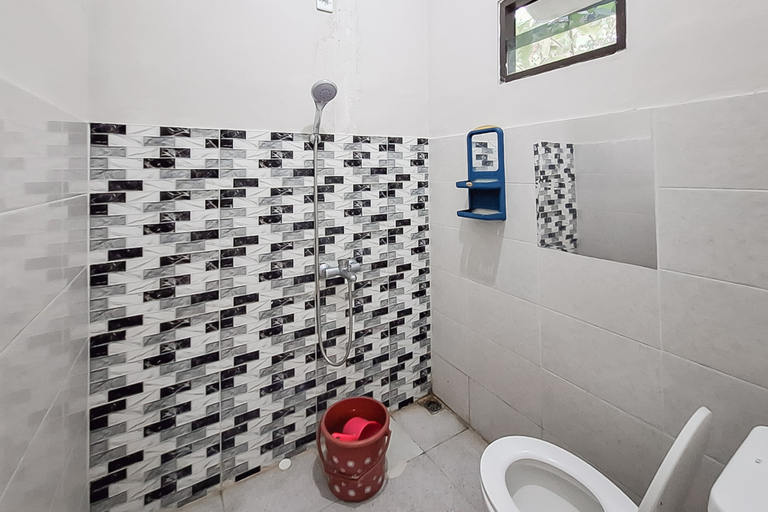 Bathroom 4, Urbanview Hotel Penginapan Ananda, Cianjur