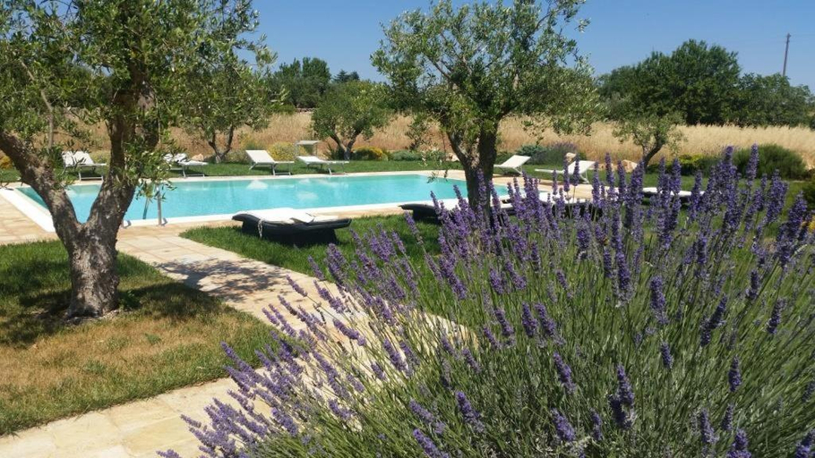 Sport & Beauty 2, Trulli Terrarossa con Piscina, Taranto