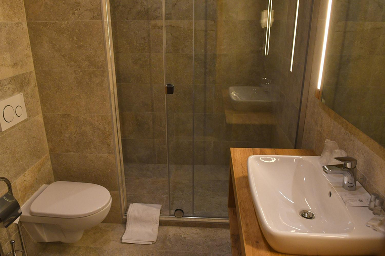 Bathroom 3, Hotel Diana, Siófok