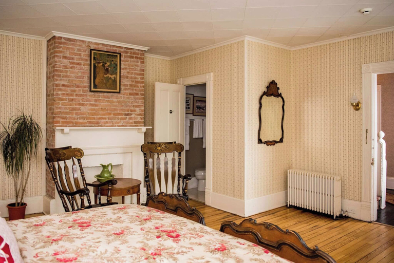 Bedroom 2, Springside Inn, Cayuga